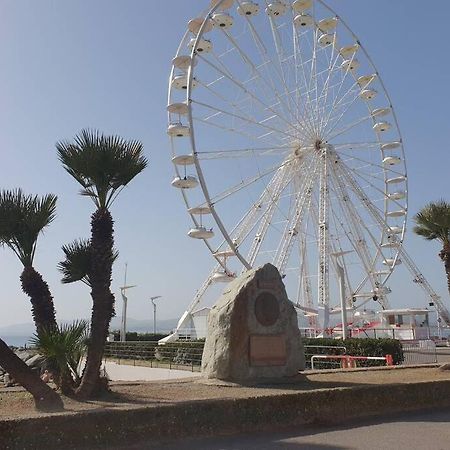 T2 Climatise A 5 Minutes A Pied De La Plage Avec Parking, Piscine Et Wifi Fréjus Eksteriør bilde