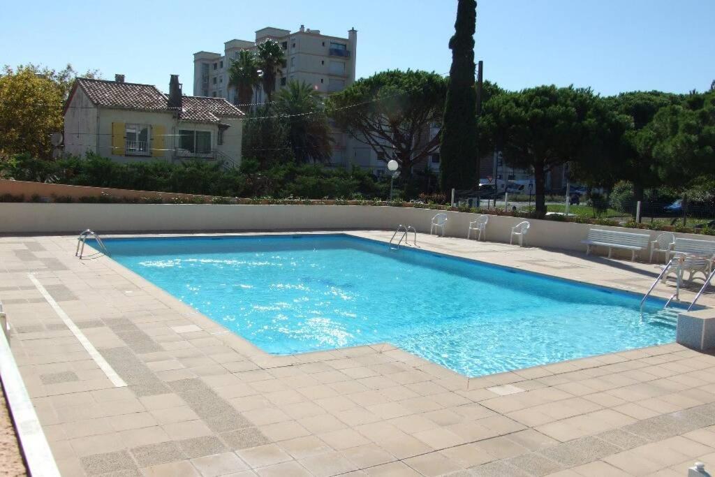 T2 Climatise A 5 Minutes A Pied De La Plage Avec Parking, Piscine Et Wifi Fréjus Eksteriør bilde